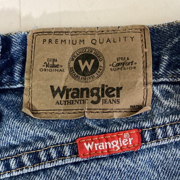 Wrangler Regular Fit Distressed Jeans Size 36X30 - Picture 4 of 7